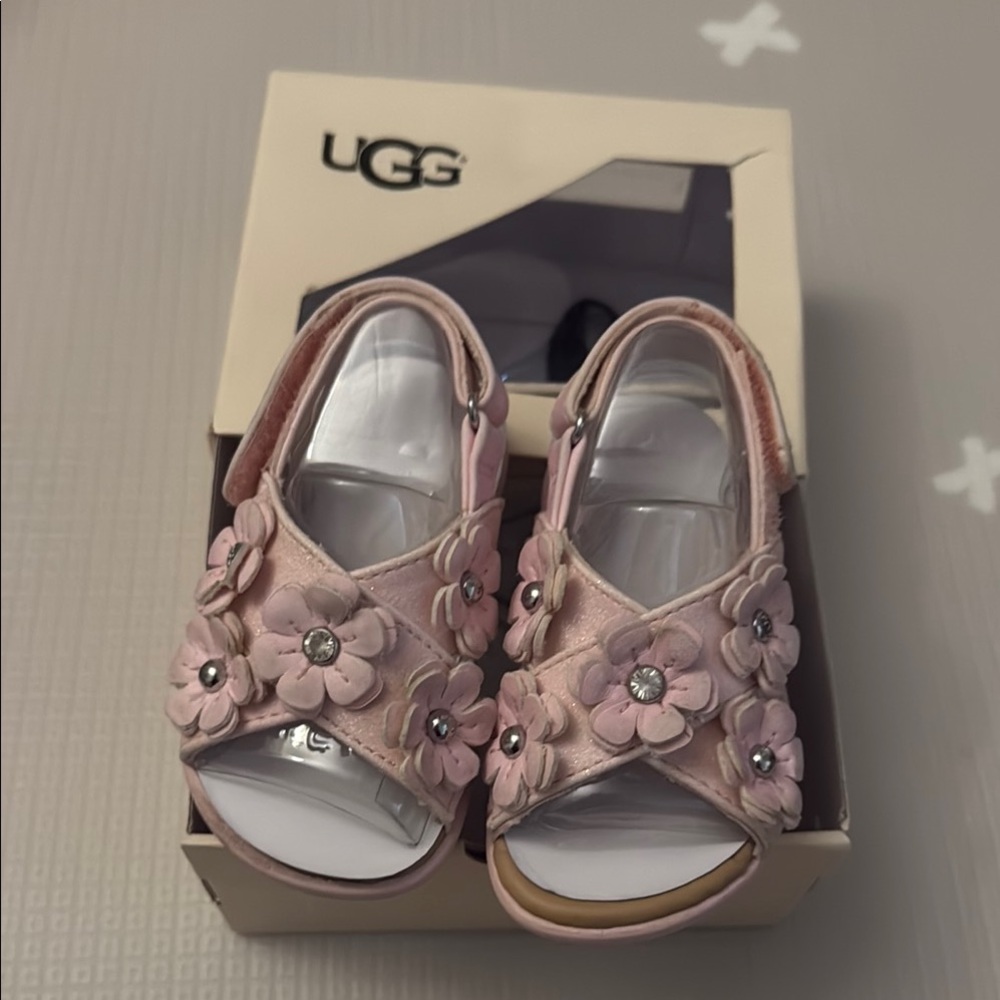 UGG Pink Floral Sandals for toddler 12-18 months - size 4/5